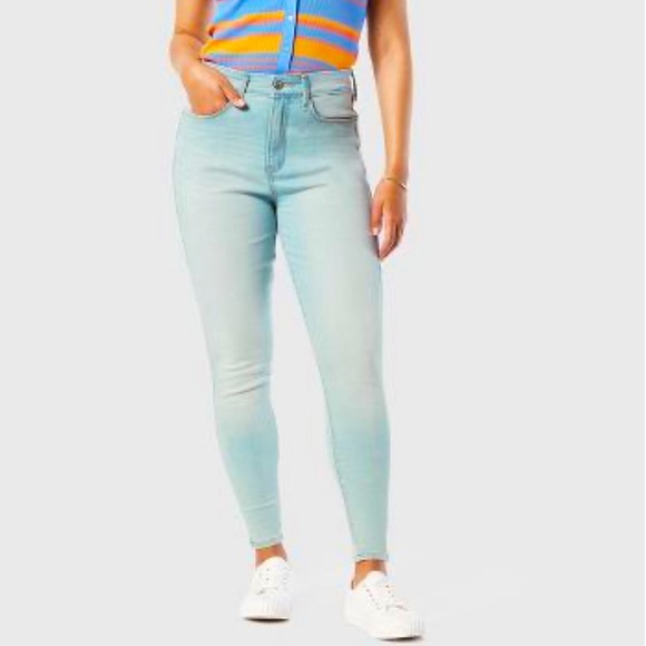 DENIZEN from Levi's Women's Ultra-High Rise Super Skinny Jeans, size 2, nwt - Picture 1 of 3